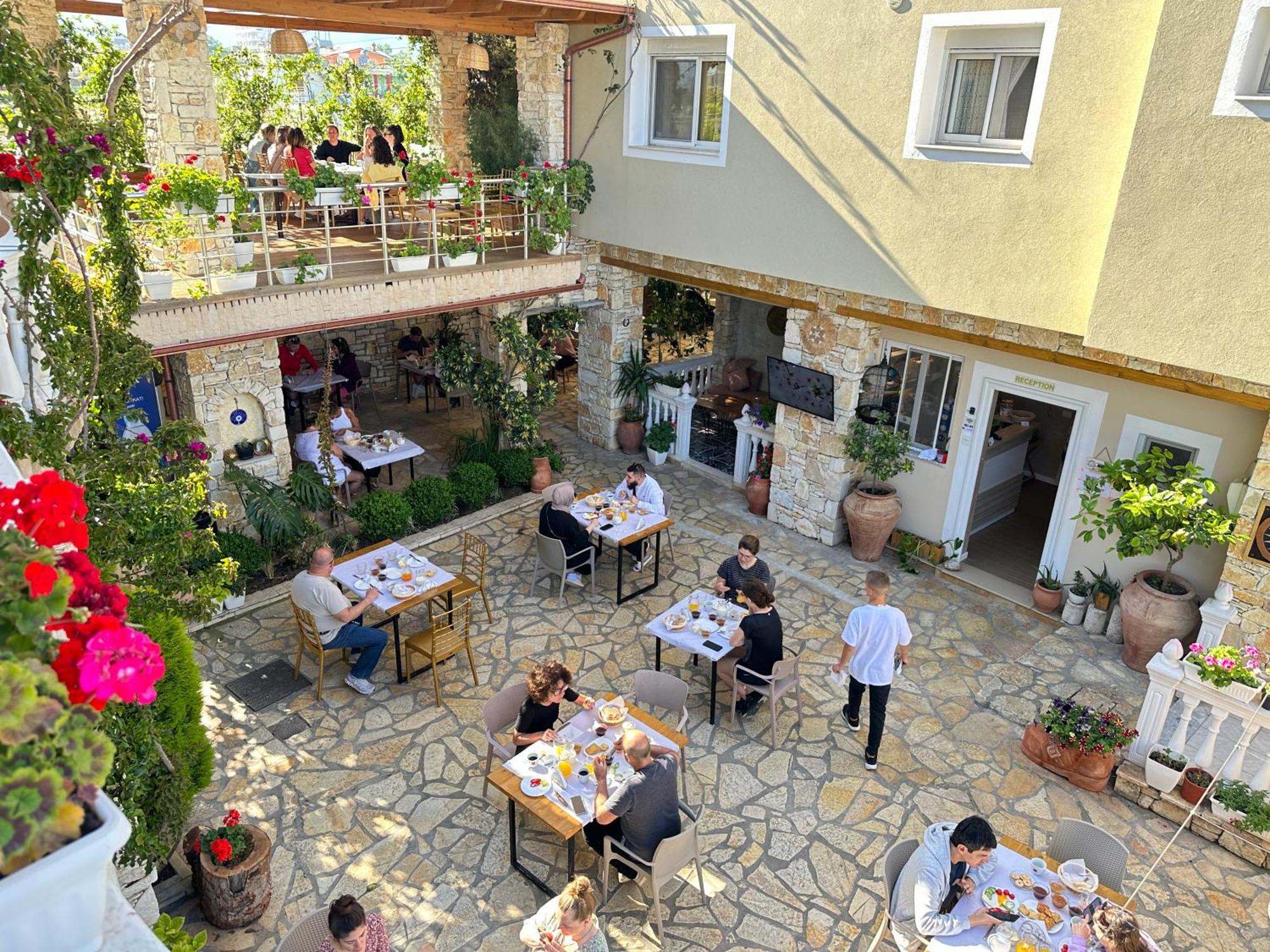 Arial Penthouse Suites Vlorë Exterior foto
