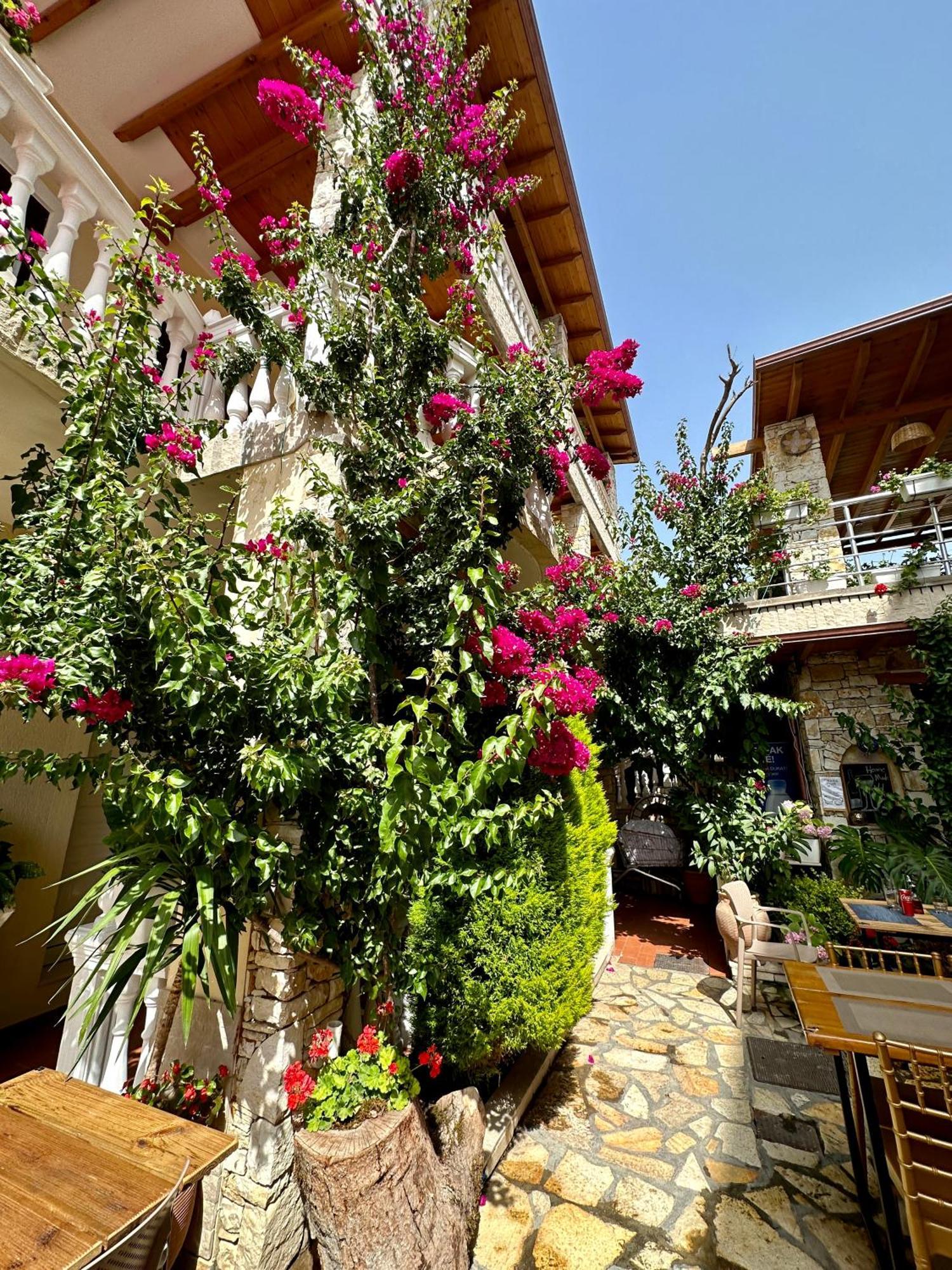 Arial Penthouse Suites Vlorë Exterior foto